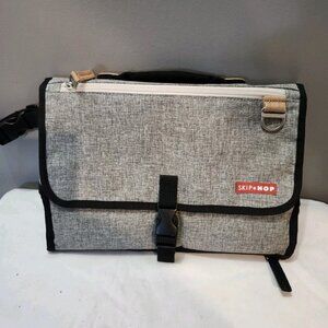 Skip Hop Pronto Portable Diaper Changing Station/ Diaper & Wipes Tote Clutch